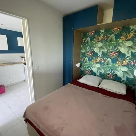 Sol-y-days: Beachfront With Panoramic Sea Views