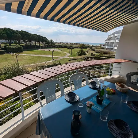 Sol-y-days: Beachfront With Panoramic Sea Views