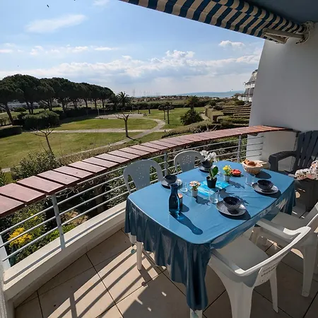 Apartment Sol-y-days: Beachfront With Panoramic Sea Views *