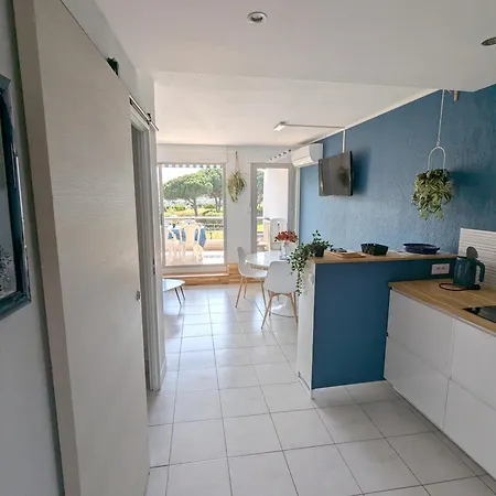 Sol-y-days: Beachfront With Panoramic Sea Views Apartment Le Grau-du-Roi