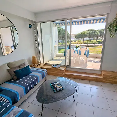Sol-y-days: Beachfront With Panoramic Sea Views Le Grau-du-Roi